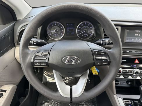 Used 2020 Hyundai Elantra SE FWD image 26