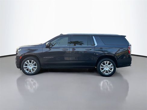 Used 2022 Chevrolet Suburban High Country image 4
