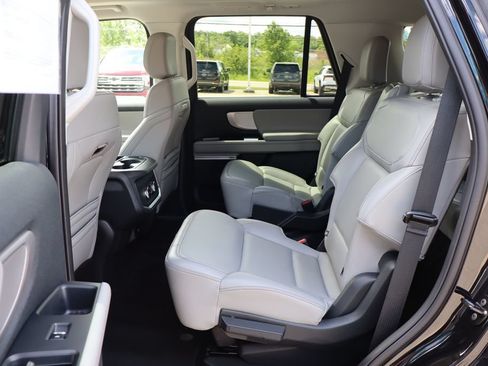 Used 2025 Ford Expedition Active AWD/4WD image 47