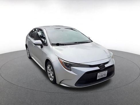 Used 2023 Toyota Corolla LE FWD image 2