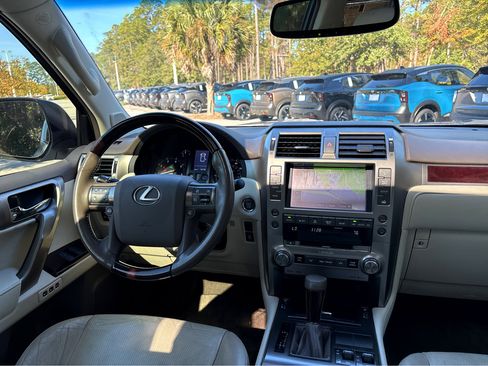Used 2017 Lexus GX 460 image 4