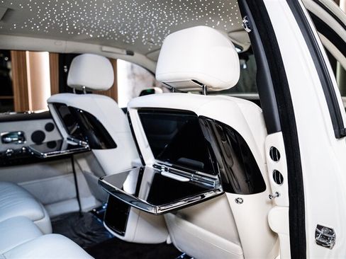 Used 2026 Rolls-Royce Phantom Sedan RWD image 18