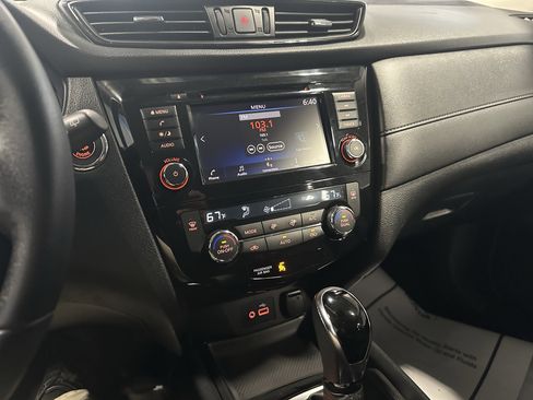Used 2019 Nissan Rogue SV AWD/4WD image 11