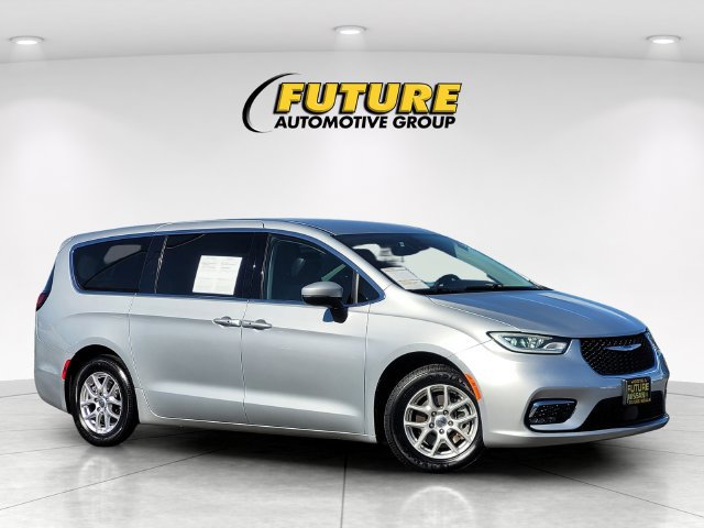 Used 2023 Chrysler Pacifica Touring-L FWD image 1