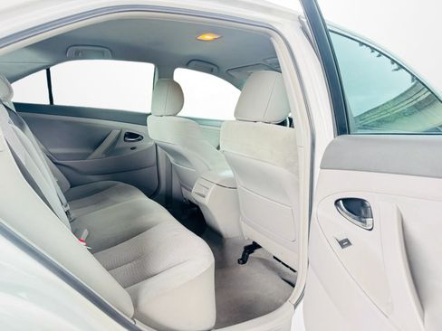 Used 2011 Toyota Camry LE FWD image 10