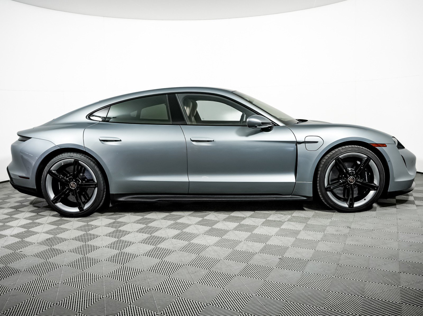 Certified 2020 Porsche Taycan Turbo S AWD/4WD image 9