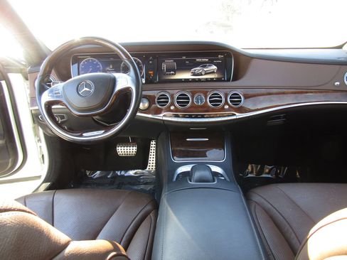 Used 2014 Mercedes-Benz S 550 Sedan w/ Sport Package w/ Sport Package image 21