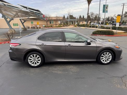 Used 2019 Toyota Camry LE image 7