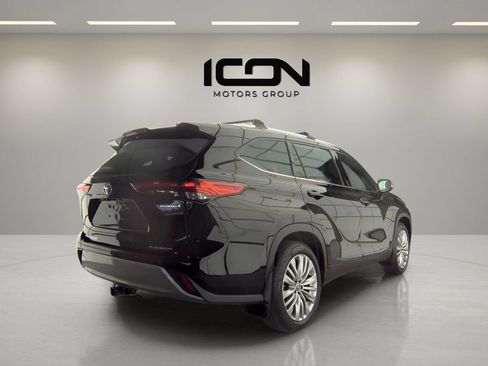 Used 2021 Toyota Highlander Platinum AWD/4WD image 3