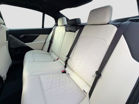 New 2026 BMW i5 eDrive40 image 21