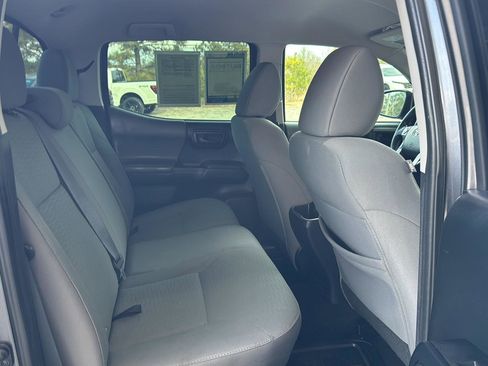 Used 2017 Toyota Tacoma SR5 image 11