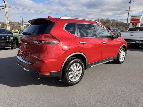 Certified 2017 Nissan Rogue SV image 5