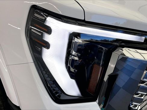 New 2026 GMC Sierra 2500 Denali w/ Denali Reserve Package image 15