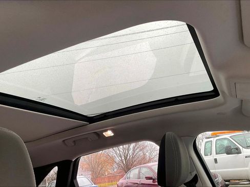 Used 2022 Ford Escape SE w/ SE Sport Appearance Package image 23