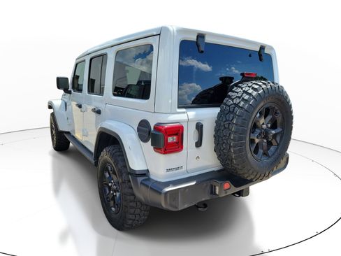 Used 2019 Jeep Wrangler Unlimited Sahara w/ Quick Order Package 24M Moab AWD/4WD image 4