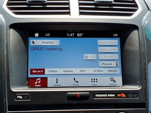 Used 2017 Ford Explorer XLT w/ Equipment Group 202A FWD image 15