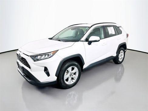 Used 2020 Toyota RAV4 XLE image 3