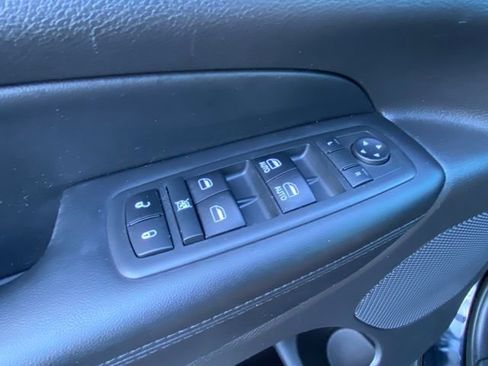 Used 2018 Jeep Grand Cherokee Laredo image 20