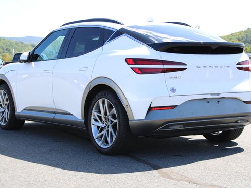 Used 2023 Genesis GV60 Advanced AWD/4WD image 9