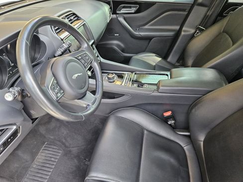 Used 2020 Jaguar F-PACE Premium AWD/4WD image 11