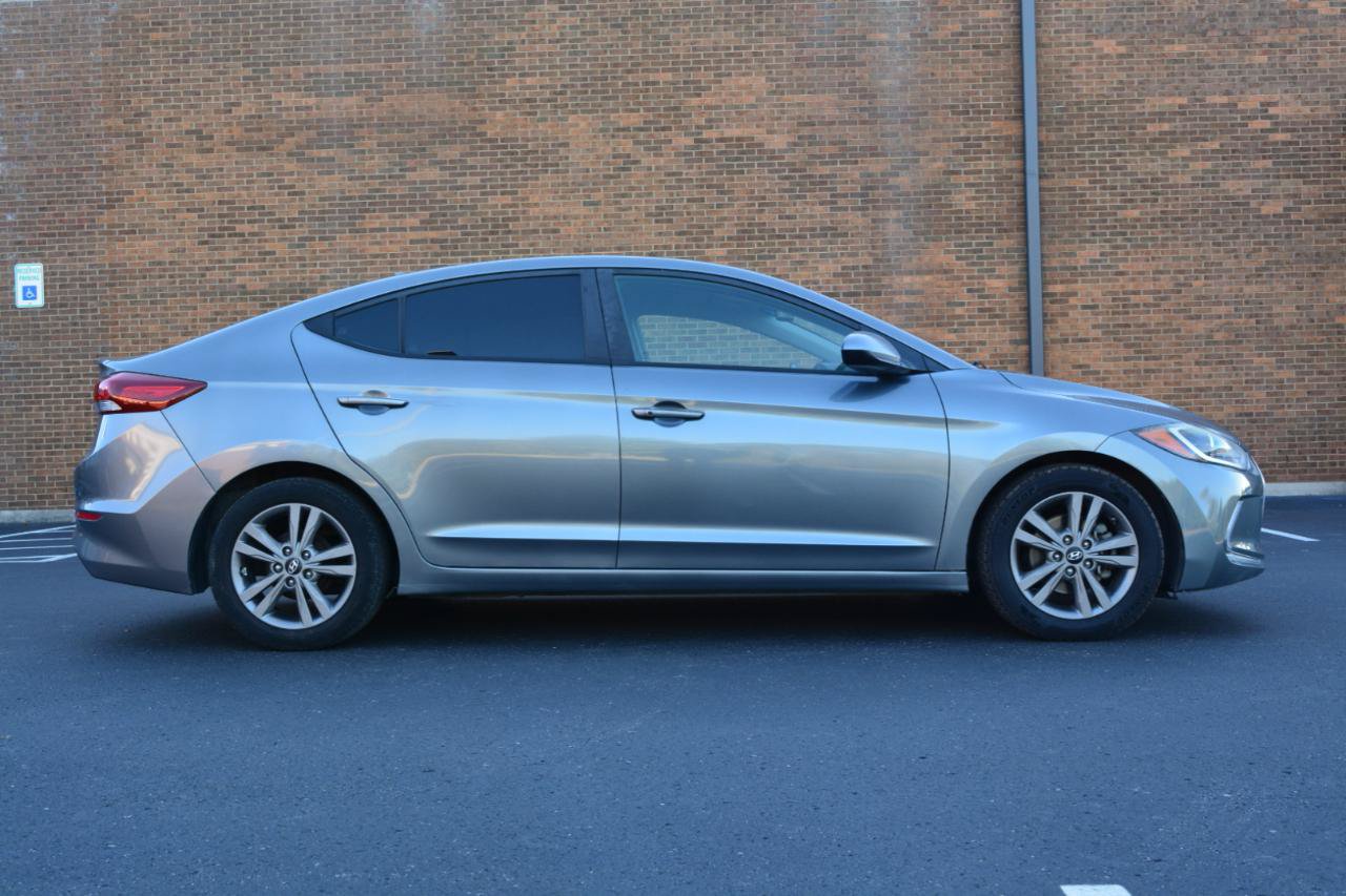 Used 2017 Hyundai Elantra SE w/ SE A/T Tech Package 03 FWD image 4