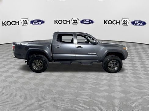 Used 2021 Toyota Tacoma TRD Off-Road image 9