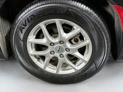 Used 2024 Chrysler Pacifica Touring-L FWD image 31