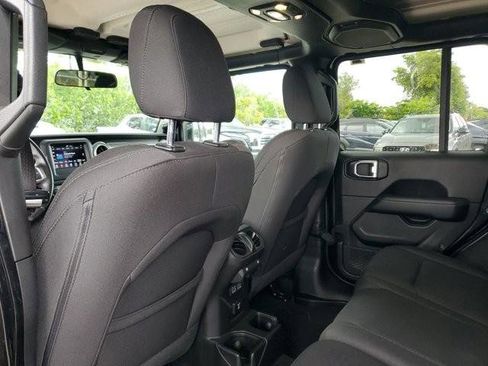 Used 2020 Jeep Wrangler Unlimited Sahara image 16