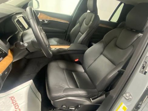 Used 2025 Volvo XC90 B6 Plus image 11