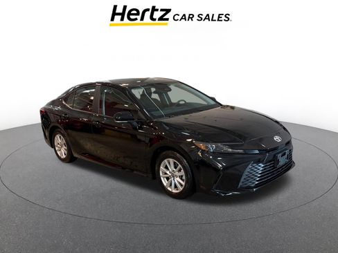 Used 2025 Toyota Camry LE image 1
