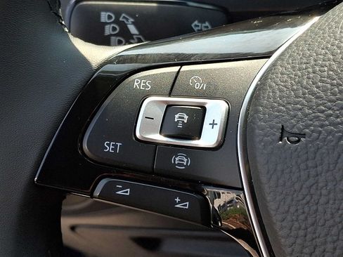 Used 2020 Volkswagen Tiguan SEL AWD/4WD image 18