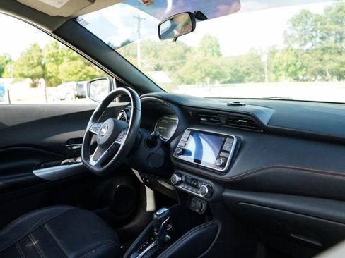 Used 2019 Nissan Kicks SR w/ SR Premium Package FWD image 14
