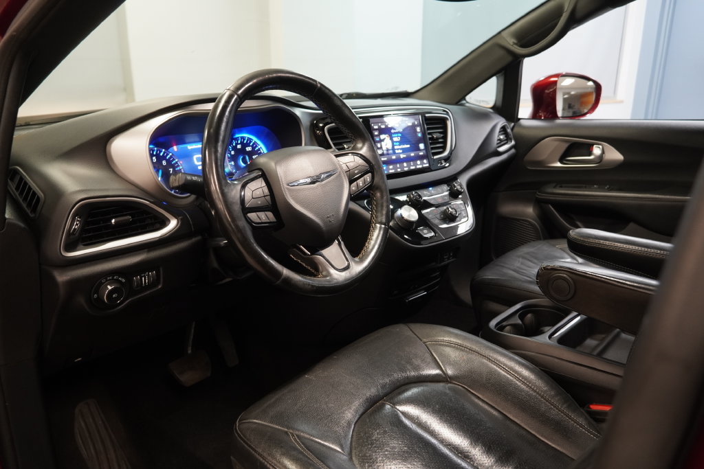 Used 2020 Chrysler Pacifica Touring-L AWD/4WD image 6