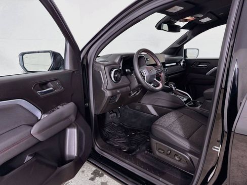 Used 2023 Chevrolet Colorado Z71 w/ Z71 Convenience Package 2 AWD/4WD image 3