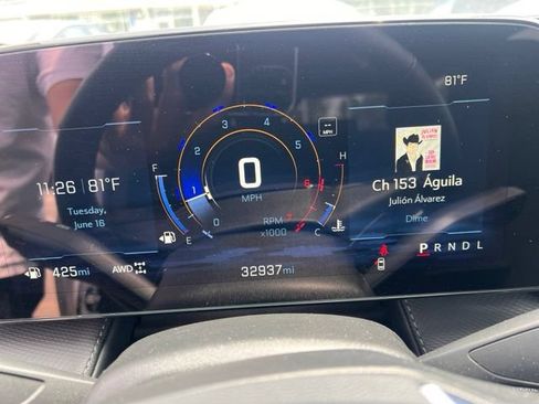 Used 2025 Chevrolet Equinox LT AWD/4WD image 6