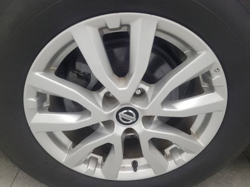 Used 2017 Nissan Rogue SV image 31