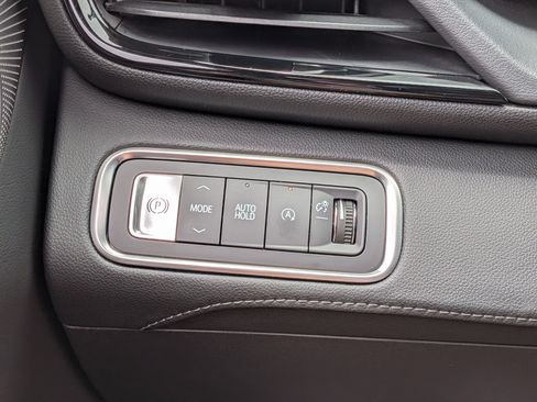 Used 2025 Buick Enclave Avenir w/ Super Cruise Package FWD image 24