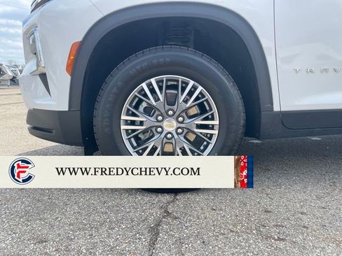 Used 2025 Chevrolet Traverse LT FWD image 26