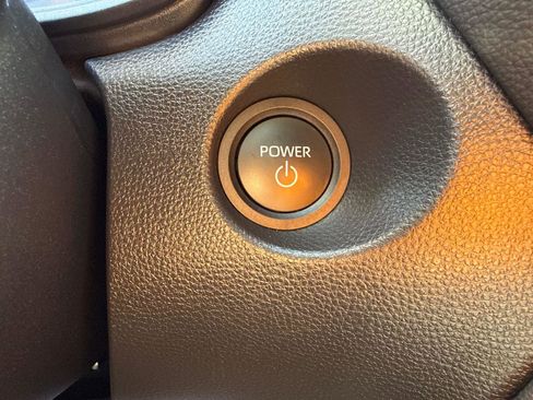 Used 2025 Toyota Corolla Cross AWD Hybrid image 16