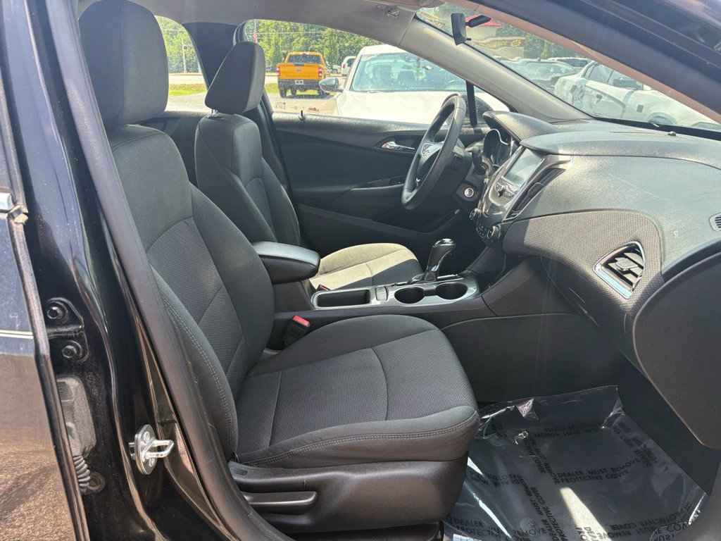 Used 2016 Chevrolet Cruze LT FWD image 19