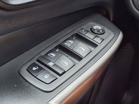 Used 2022 Jeep Cherokee Latitude Lux w/ Sun & Sound Group AWD/4WD image 11
