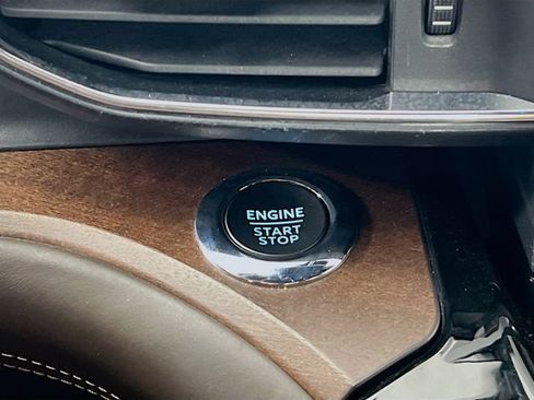 Used 2022 Ford Explorer King Ranch RWD image 16