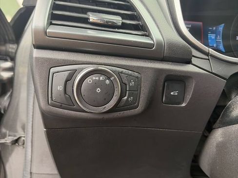 Used 2015 Ford Fusion SE w/ Equipment Group 202A FWD image 18
