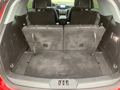 Used 2023 Ford Explorer XLT w/ Equipment Group 202A image 30