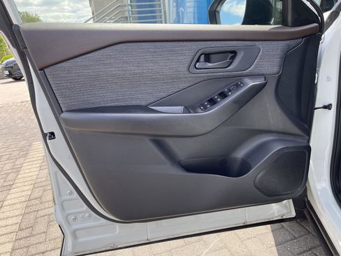 Used 2023 Nissan Rogue S FWD image 11