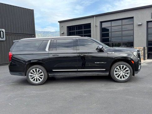 Used 2023 GMC Yukon XL Denali AWD/4WD image 4