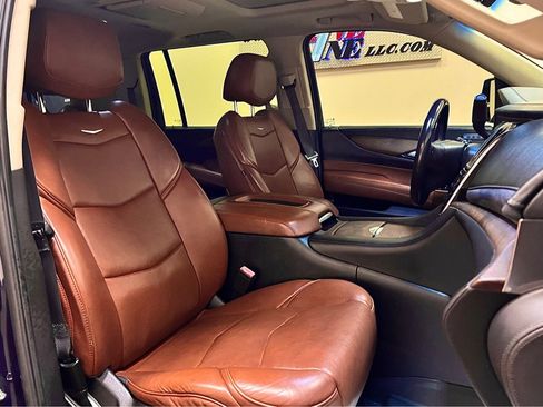 Used 2018 Cadillac Escalade ESV Premium Luxury AWD/4WD image 25