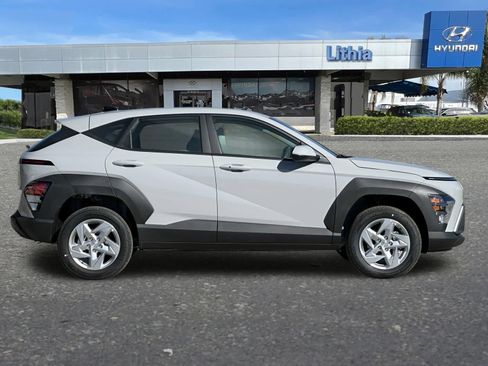 New 2026 Hyundai Kona SE image 9