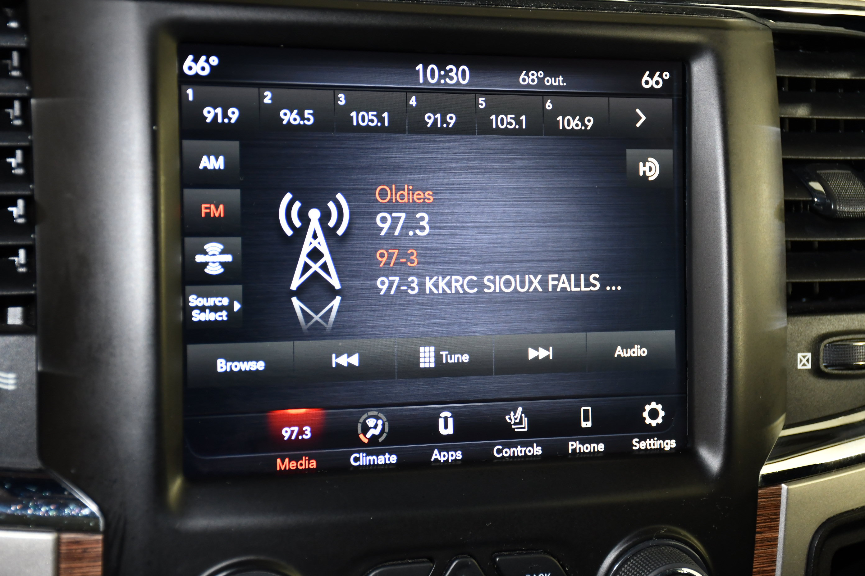 Used 2018 RAM 1500 Laramie AWD/4WD image 31