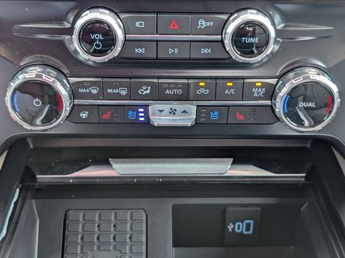 Used 2025 Ford F250 Platinum w/ Platinum Plus Package AWD/4WD image 20